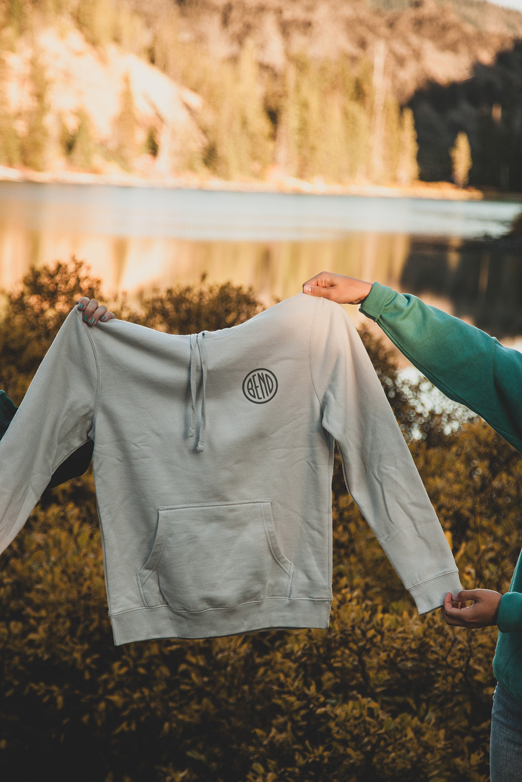 The Iconic BEND Logo Hoody in Smoke
